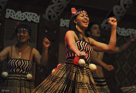 Waitomo Glow Worm Caves & Rotorua Geothermal Valley - Klook India