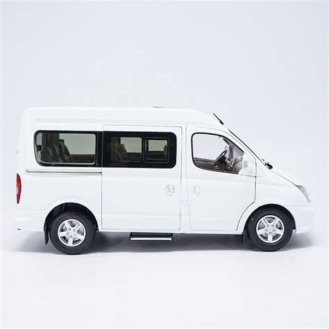 1/18 MAXUS V80 MPV DIECAST MODEL with small gift – Classic Models ...