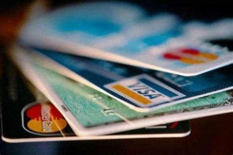 信用卡三四年没涨额度是为什么 - 业百科