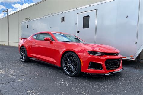 Chevrolet Camaro ZL1 6th Gen Red Forgeline F01