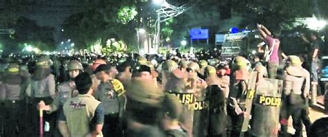 反对讨论排华屠杀 印尼警民冲突5伤