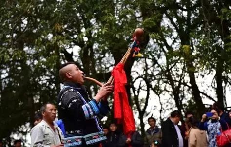 贵州黔西：匠心制作彝族月琴数十年-人民图片网