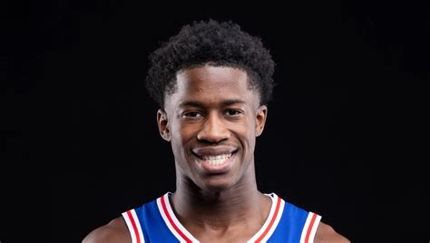 VJ Edgecombe sorprende con un explosivo juego de 26 puntos y gana un ...