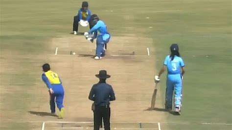 50 ओवर, 563 रन, दूसरी टीम 19 पर ढेर... 14 वर्षीय क्रिकेटर ने जड़ा तिहरा ...