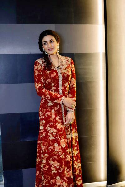 RAVEENA TANDON IN ZAFIRAH JACKET SET – Sana Barreja