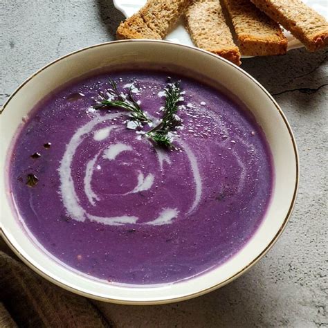 Red cabbage soup