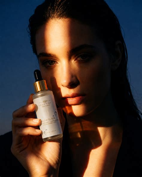 Glow Elixir Serum with Vitamin C, Niacinamide & Hyaluronic Acid – VR ...