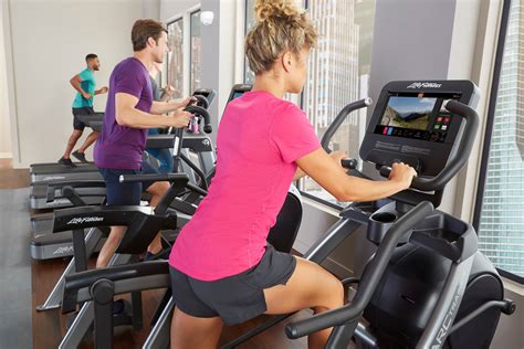 Commercial Arc Trainers | Life Fitness