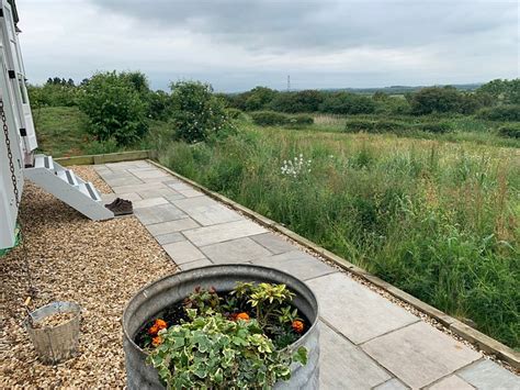 TIN & WOOD CANALSIDE HUTS (Melton Mowbray) - Campground Reviews ...