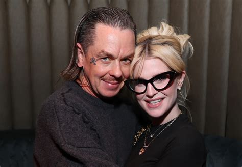 Kelly Osbourne shares father Ozzy Osbourne's funny reaction to her proposal - ABC News