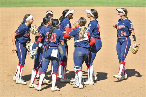 Arizona softball offense shines as NCAAs roll on