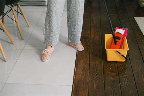 9 Best Natural, Non-Toxic Floor Cleaners That Are Safe & Effective ...