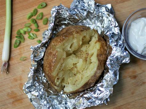 How To Cook A Baked Potato In The Oven With Aluminum Foil - Recipes.net