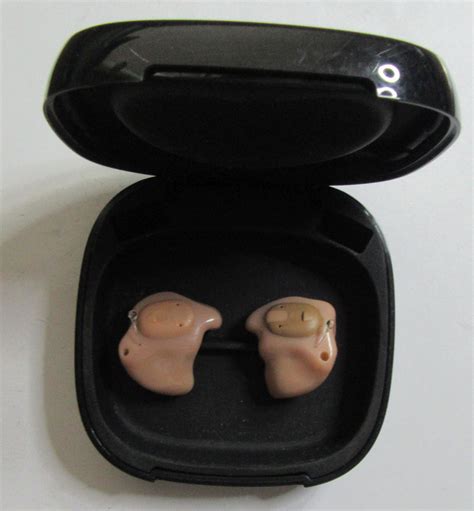 Widex Unique 440 CIC (completely-in-the-canal) Hearing Aid Pair