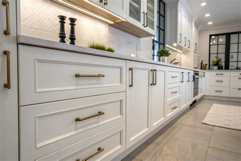 17+ Stylish Kitchen Cabinet Hardware Ideas