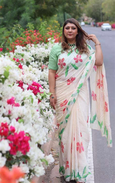 The Hibiscus Flower Saree – ThePeachSummer