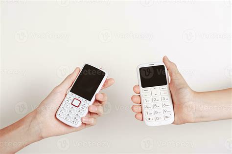 Two Button Cell Phone 的图像结果