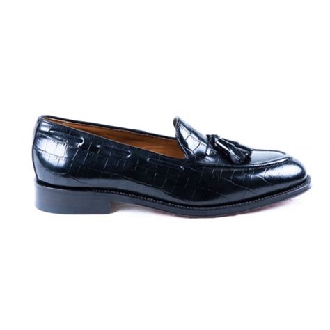 SHOES MODEL 746