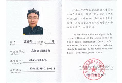 金白色精致结业证书西式教育庆祝中文证书 - 模板 - Canva可画