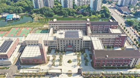 学校地址： 羊腰弯支路50号 学校特色： 艺术类 学校电话： 0510-82810168