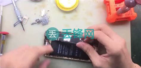 南京苹果iPhone 6手机耗电快、充不进电故障维修教程 - 苹果手机电池故障维修 - 丢锋网