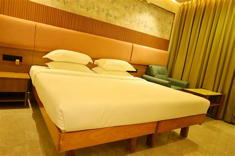 HOTEL SURGURU (Pondicherry) - Hotel Reviews, Photos, Rate Comparison ...