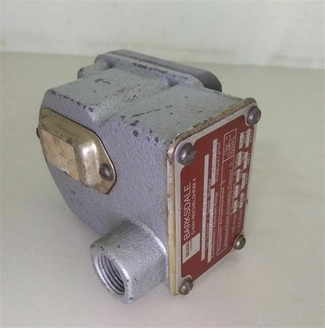 BARKSDALE D1T-B150-LV PRESSURE OR VACUUM ACTUATED SWITCH – Amin Corporation