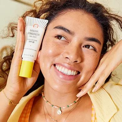 First Aid Beauty Mineral Sunscreen Zinc Oxide Broad Spectrum SPF 30