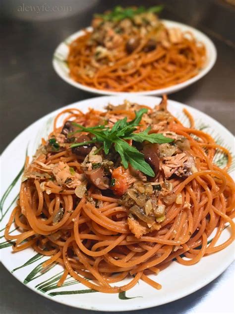 Red Lentil Spaghetti Aglio e Olio with Turkey & Mushrooms