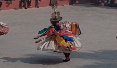 बोधगया में भूटान से आए तिब्बती बौद्ध भिक्षुओं ने किया मास्क डांस, जानें ...