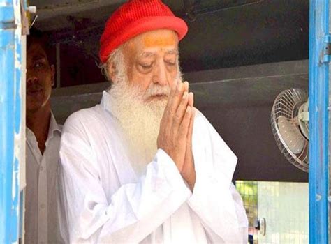 आसाराम जेल में करता है अजीब हरकतें, पुलिस भी है परेशान - Crime AajTak