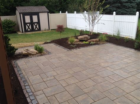 20x20 Paver Patio with Beautiful Landscaping