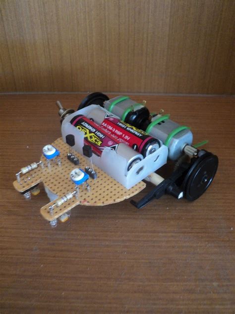 Image result for Gambar Robot Line Follower