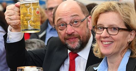 Germany’s Martin Schulz rallies his troops in beer tent – The Irish Times