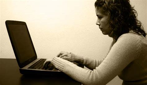 कम्‍प्‍यूटर पर काम करते हुए भी कैसे रह सकते हैं आप फिट, जानें