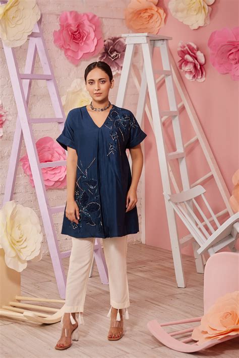 A-line fit tunic paired with spun cotton pants. – Trumpet Vine