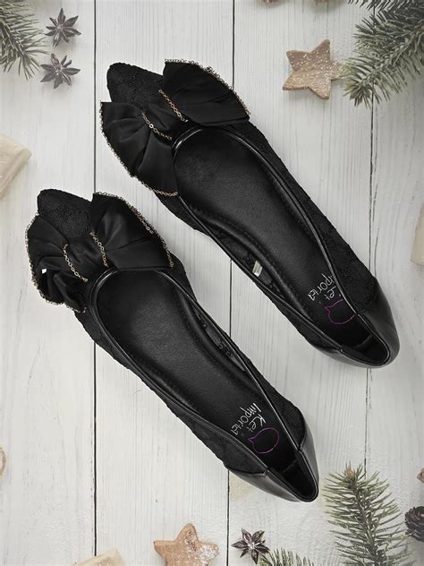Women Black Solid Ballerinas – ShoeTree