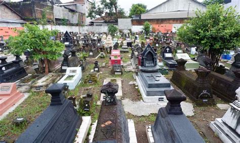 mimpi melihat kuburan rusak