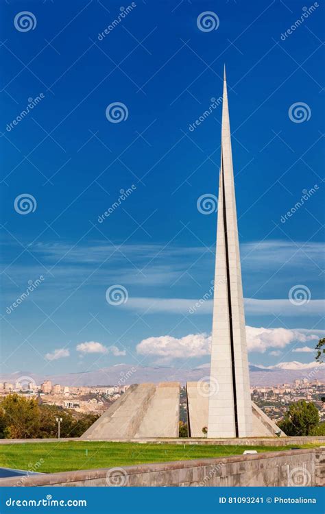 Tsitsernakaberd - the Armenian Genocide Memorial and Museum in Yerevan ...