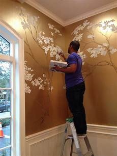 wand gold streichen painted cherry blossoms on metallic gold wall so wand gold streichen painted cherry blossoms on metallic gold wall so