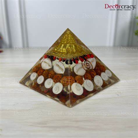 Lakshmi Pyramid Vastu Dhan Varsha Yantra Resin 4" – Decorcracy