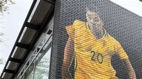 Visiting the giant Sam Kerr mural in Western Australia - ESPN Video