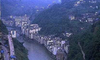 全国最险峻的两个县城，一个在四川，一个在云南_盐津县
