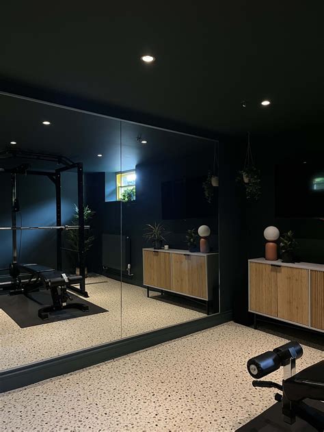 Home Gym Decorating Ideas With Green Floor