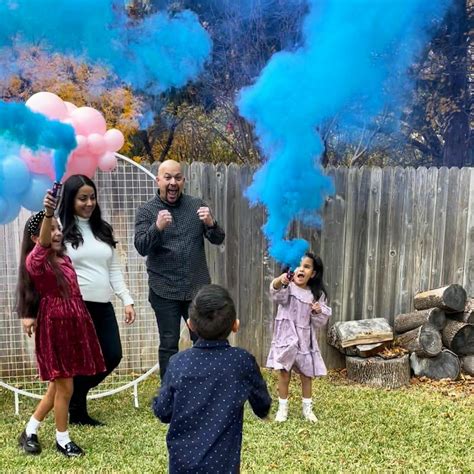 Best Gender Reveal Smoke Bombs - Most Popular Smoke Bombs
