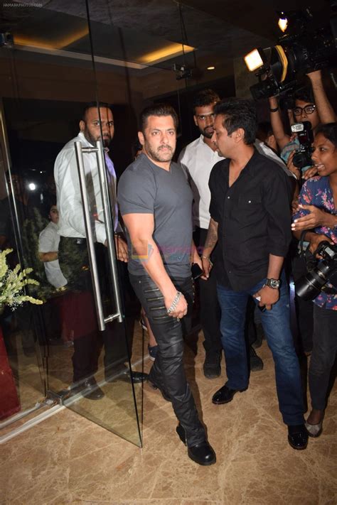 Salman Khan attend Producer Ramesh Taurani Diwali Party on 15th Oct 2017 / Salman Khan ...
