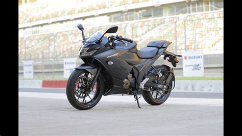 Spec comparo: Husqvarna Svartpilen 250 vs Bajaj Dominar 250 vs Suzuki ...