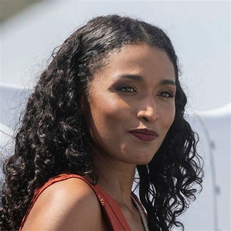 Sara Martins : toutes ses photos sur Télé-Loisirs