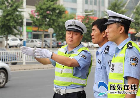 烟台交警酷暑天顶烈日执勤 爱心企业献清凉(图)_烟台汽车_胶东在线汽车频道