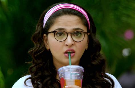 Anushka Shetty stills from 'Size Zero' (Inji Iduppazhagi) Movie ...